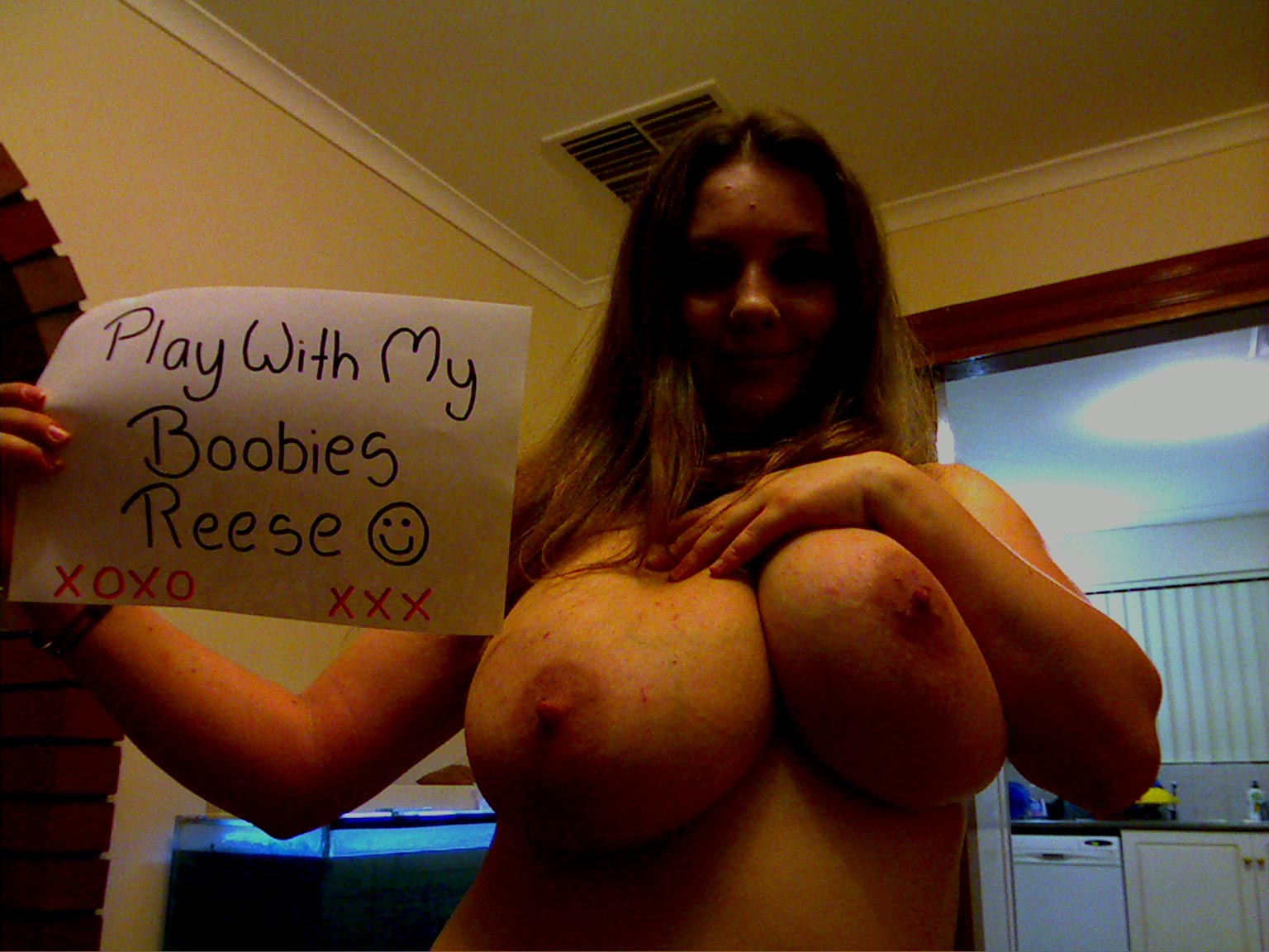 Busty Amateur Michelle Sends her Best My Boob Site